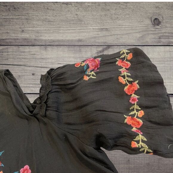 Umgee USA open shoulder short sleeve floral embroidered flowy top size M - Picture 4 of 11